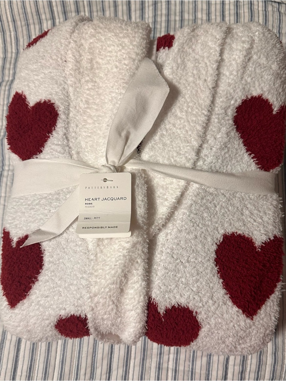 Pottery Barn Heart Jacquard Robe - White with Red Hearts